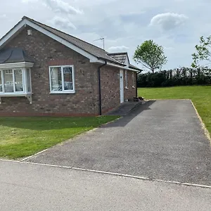 Cosy Dog Friendly Sleeps 4 Holiday home
